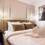 Prime Location & Cozy Comfort: Near Sala Palatului Apartment *