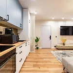Apartment Prime Location & Cozy Comfort: Near Sala Palatului Bucharest