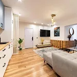 Prime Location & Cozy Comfort: Near Sala Palatului Apartment Bucharest