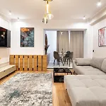 Prime Location & Cozy Comfort: Near Sala Palatului Bucharest