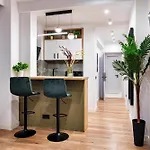 Apartment Prime Location & Cozy Comfort: Near Sala Palatului *