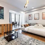 Apartment Prime Location & Cozy Comfort: Near Sala Palatului *