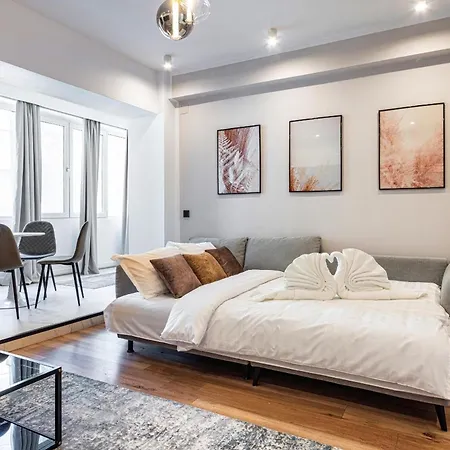 Prime Location & Cozy Comfort: Near Sala Palatului *