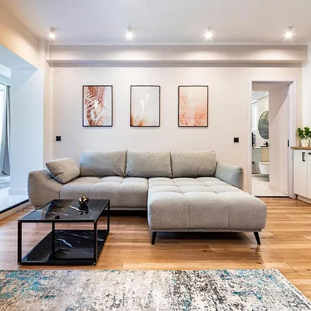 Prime Location & Cozy Comfort: Near Sala Palatului Βουκουρέστι