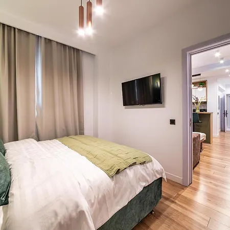 Prime Location & Cozy Comfort: Near Sala Palatului Daire *