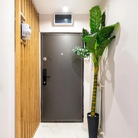Apartment Prime Location & Cozy Comfort: Near Sala Palatului