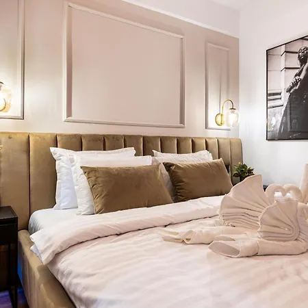 Prime Location & Cozy Comfort: Near Sala Palatului Daire *