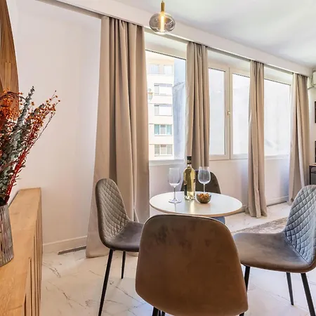 Prime Location & Cozy Comfort: Near Sala Palatului Apartment Bucharest