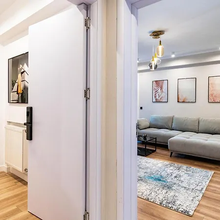 Apartment Prime Location & Cozy Comfort: Near Sala Palatului *