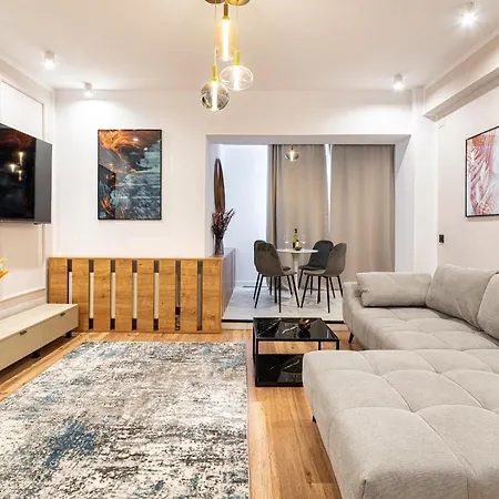 Prime Location & Cozy Comfort: Near Sala Palatului Bükreş