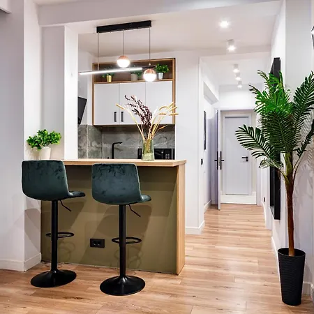 Apartment Prime Location & Cozy Comfort: Near Sala Palatului *