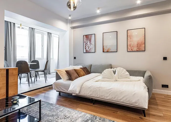 Prime Location & Cozy Comfort: Near Sala Palatului *