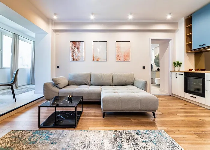 Prime Location & Cozy Comfort: Near Sala Palatului Bukurešť